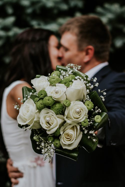 blurred-background-bouquet-bridal-948185